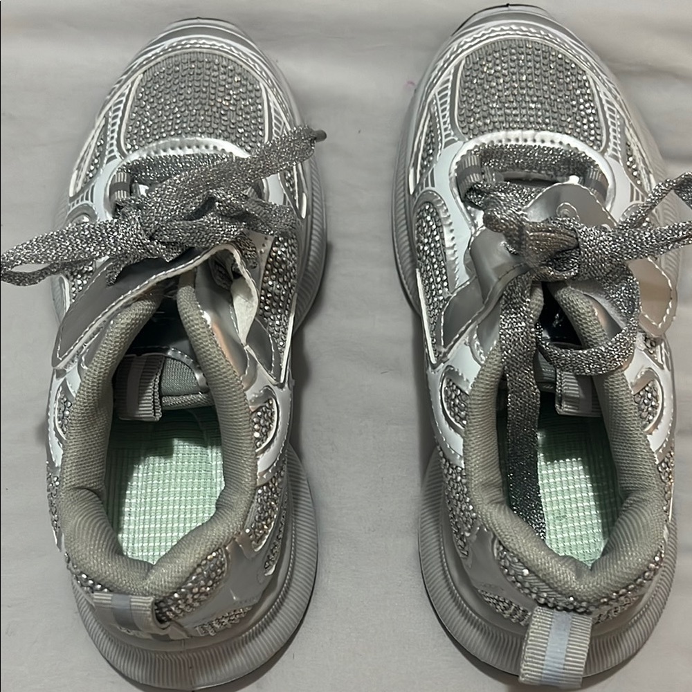 SHEIN Silver and White Sneakers Modern Sporty Design - Picture 3 of 7